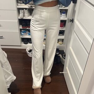 Windsor Women's White High-Waisted Pants
worn once
size xs